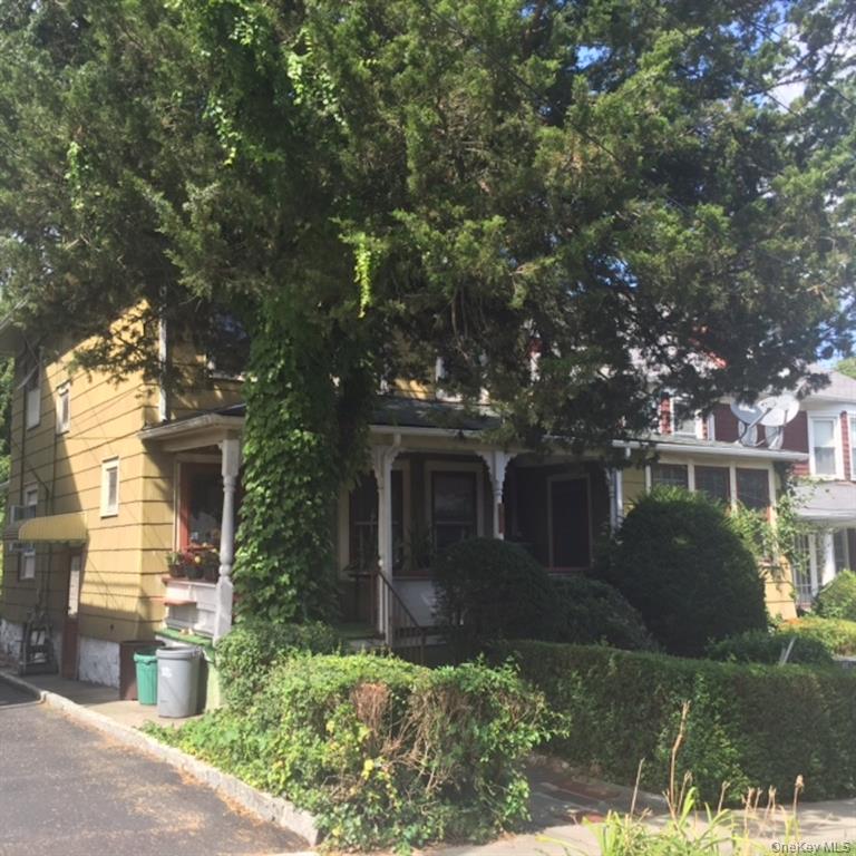 New Rochelle, New York, 10801, United States, 4 Bedrooms Bedrooms, ,2 BathroomsBathrooms,Residential,For Sale,1975249