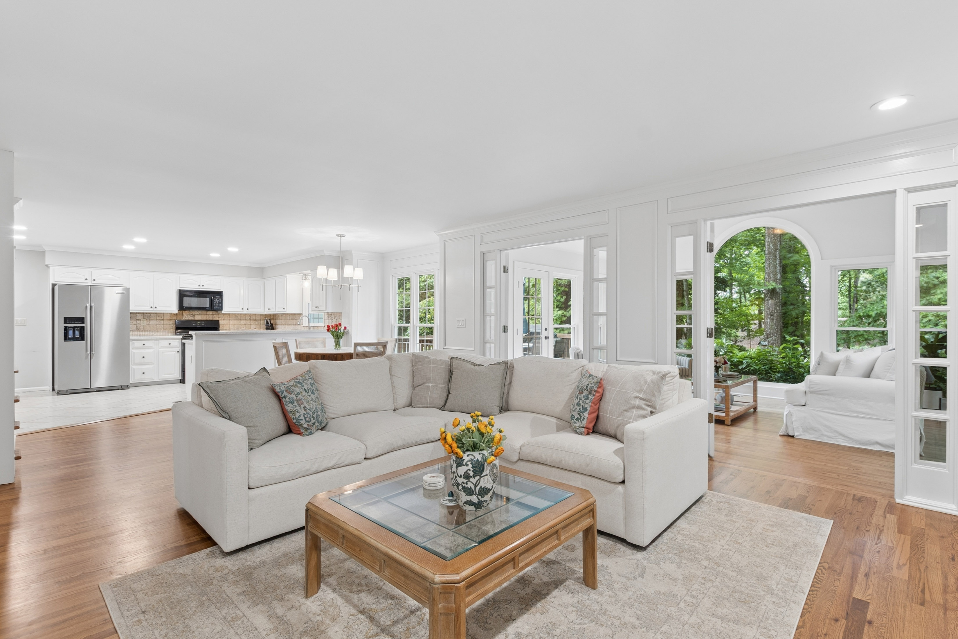  Beautifully Updated Home Blends Timeless Style with Elevated Designer Finishes - 物件實景