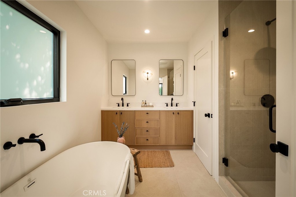 Valley Village, California, 91607, United States, 3 Bedrooms Bedrooms, ,3 BathroomsBathrooms,Residential,For Sale,2002294