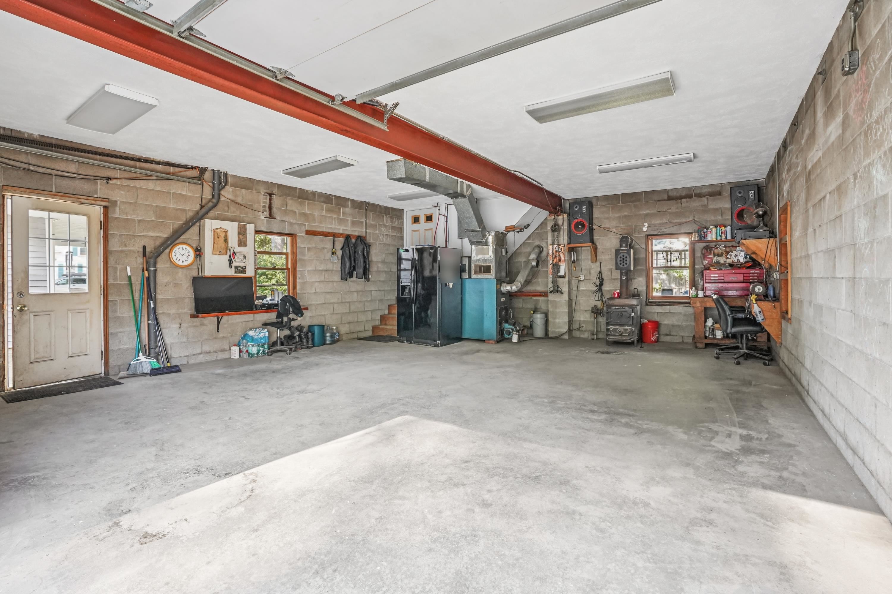 Kingston, New Hampshire, 03848, United States, 3 Bedrooms Bedrooms, ,2 BathroomsBathrooms,Residential,For Sale,1975396