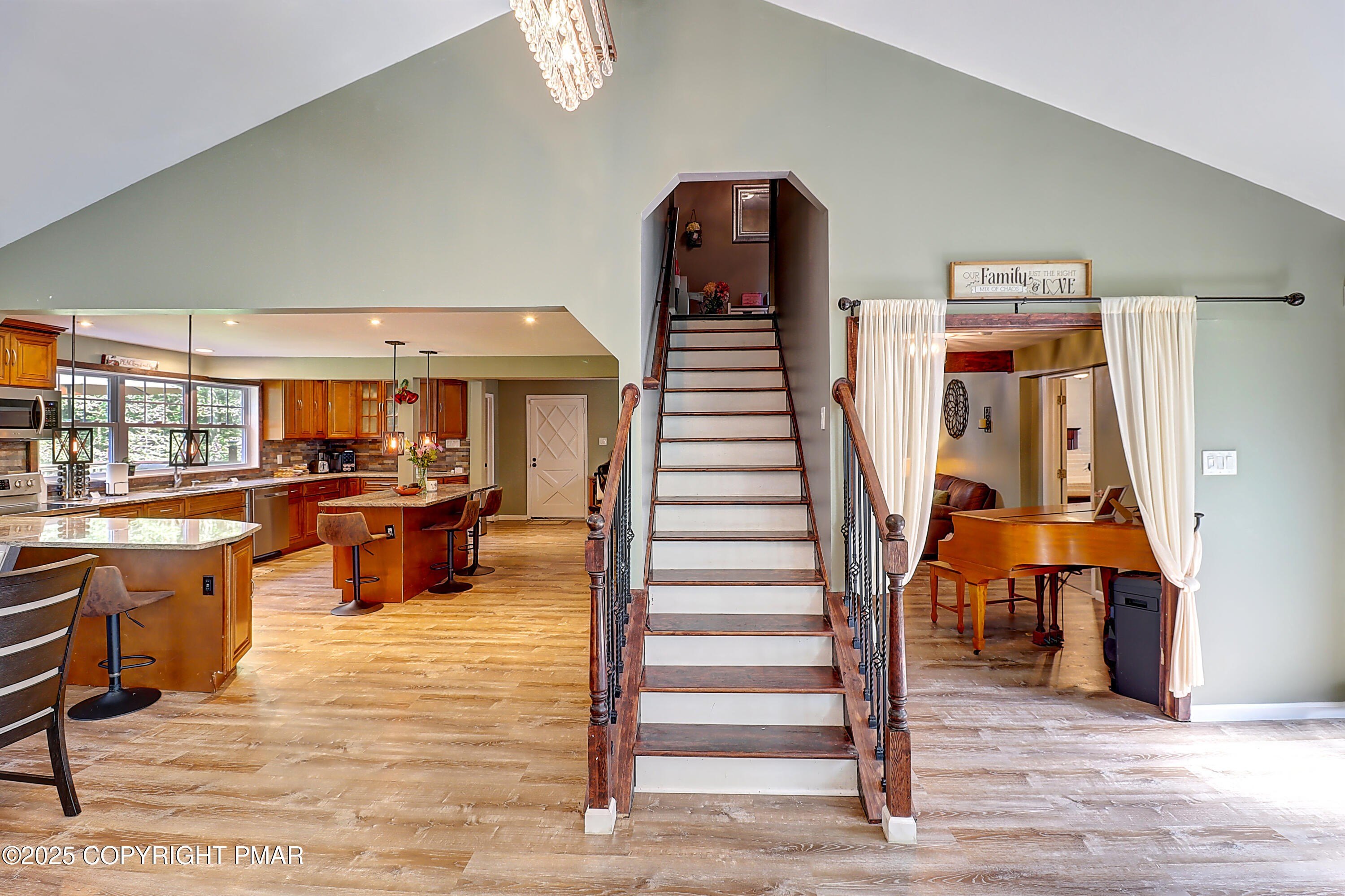 Blakeslee, Pennsylvania, 18610, United States, 4 Bedrooms Bedrooms, ,4 BathroomsBathrooms,Residential,For Sale,1982561