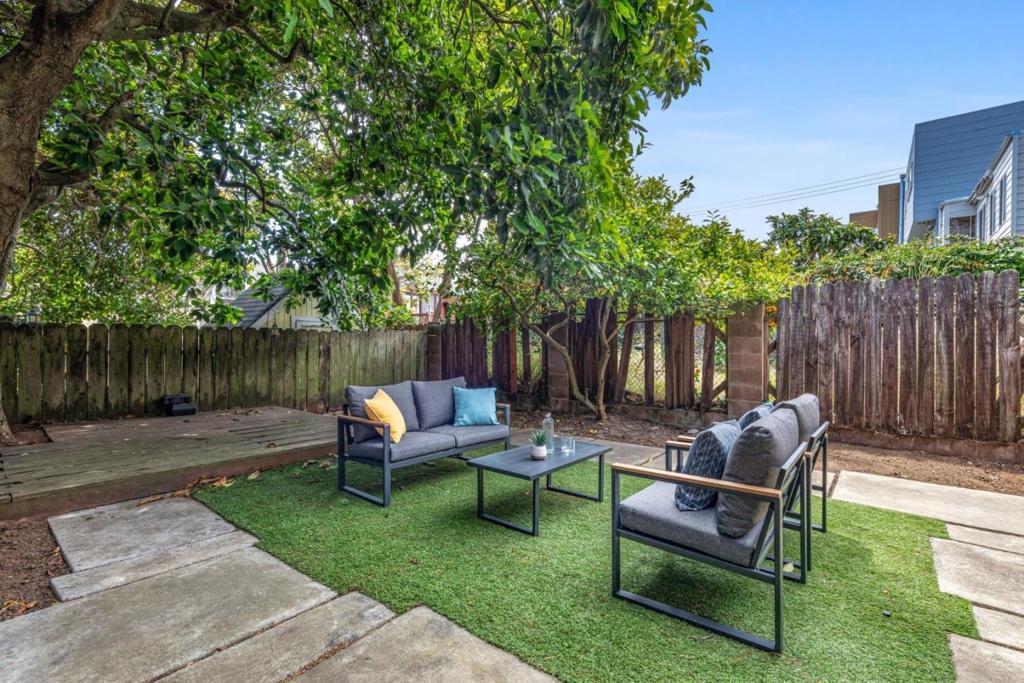 San Francisco, California, 94134, United States, 3 Bedrooms Bedrooms, ,2 BathroomsBathrooms,Residential,For Sale,1943072