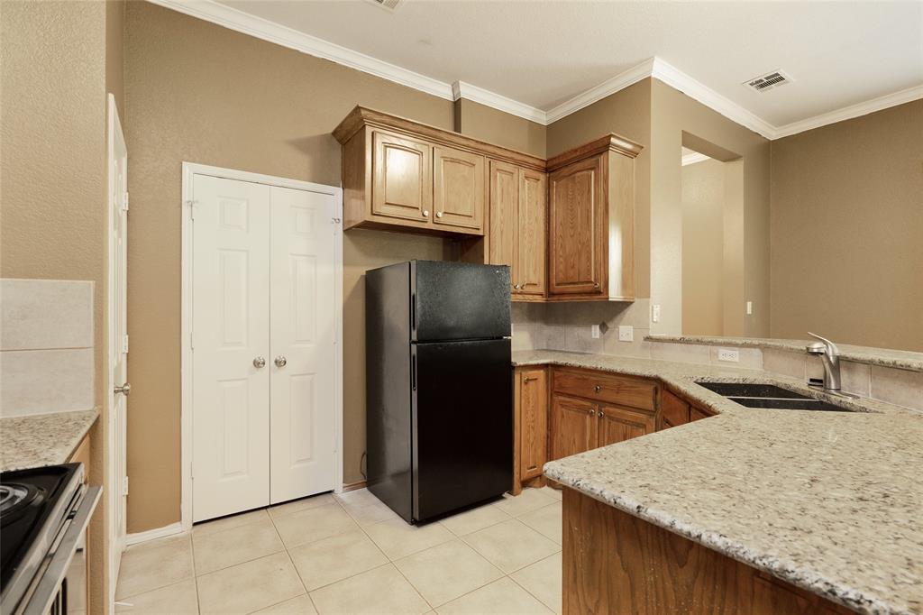 Fort Worth, Texas, 76110, United States, 6 Bedrooms Bedrooms, ,4 BathroomsBathrooms,Residential,For Sale,1837123