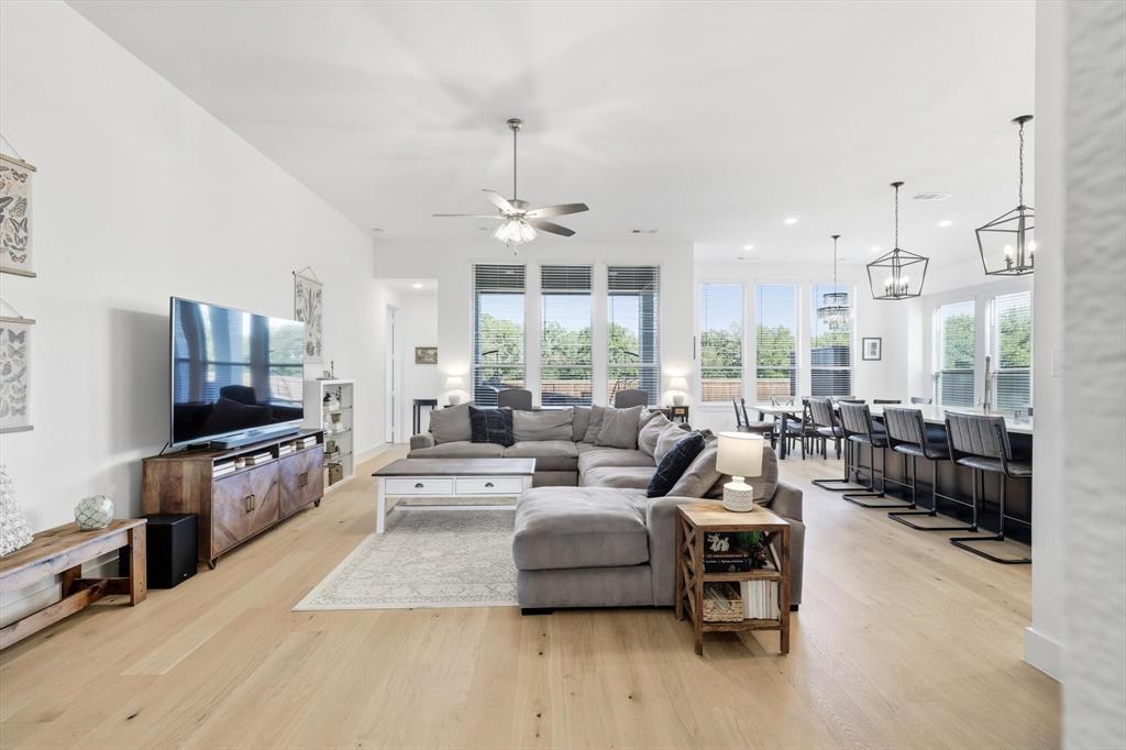 Oak Point, Texas, 75068, United States, 4 Bedrooms Bedrooms, ,4 BathroomsBathrooms,Residential,For Sale,1979130