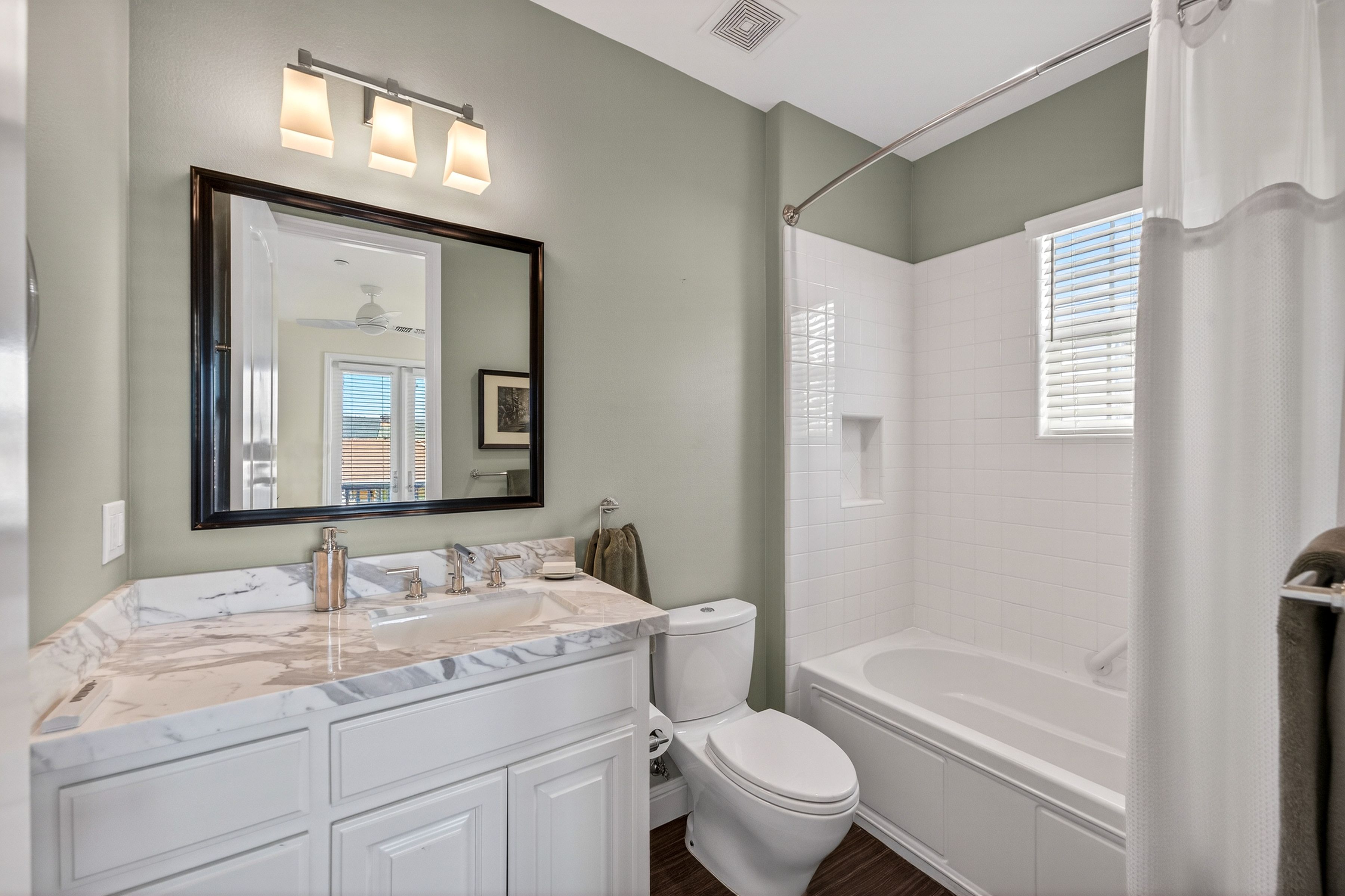  Eastside Living at Its Finest - 物件實景