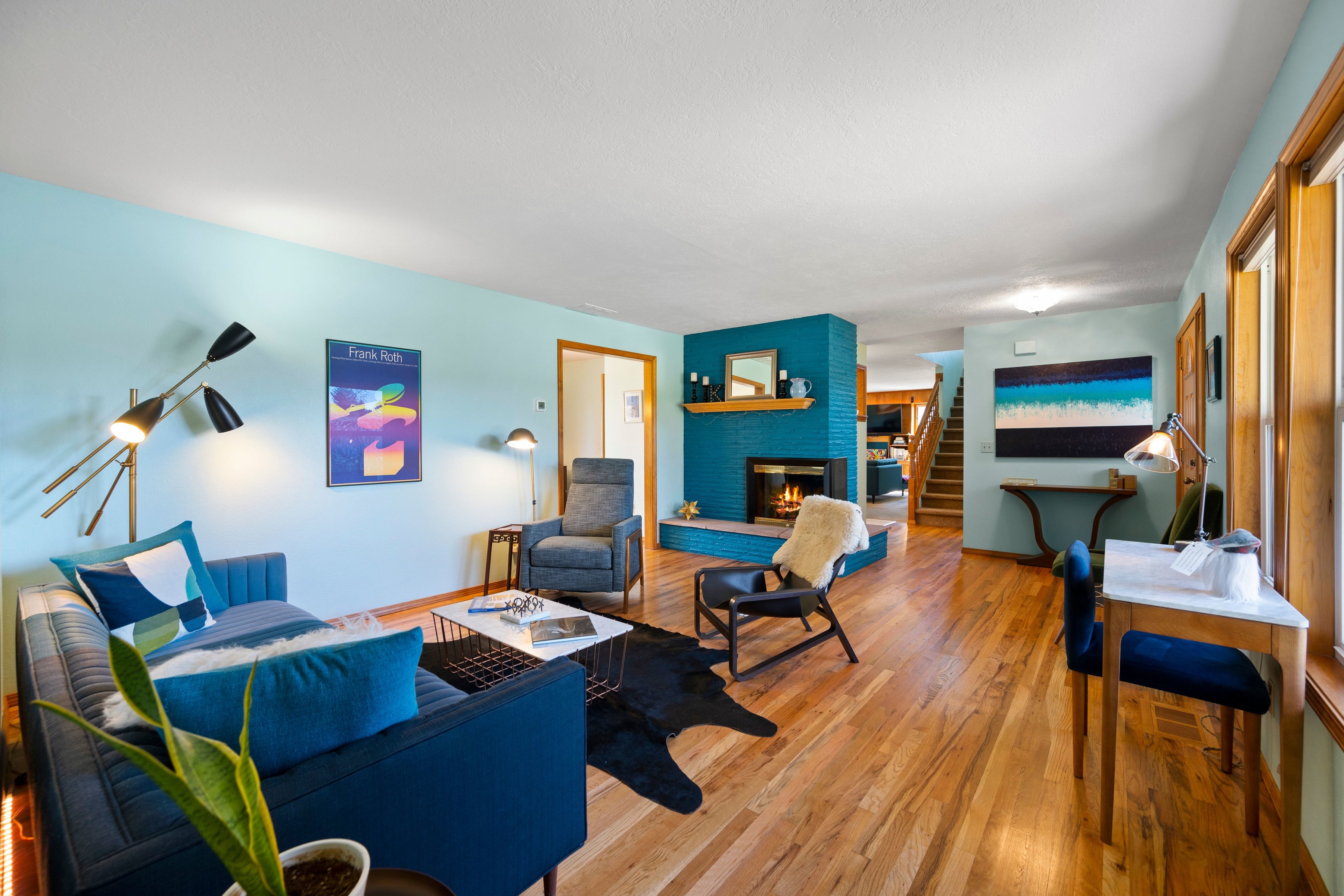  Timeless Mid-Century Design with Sunroom Living and Garden Oasis - 物件實景