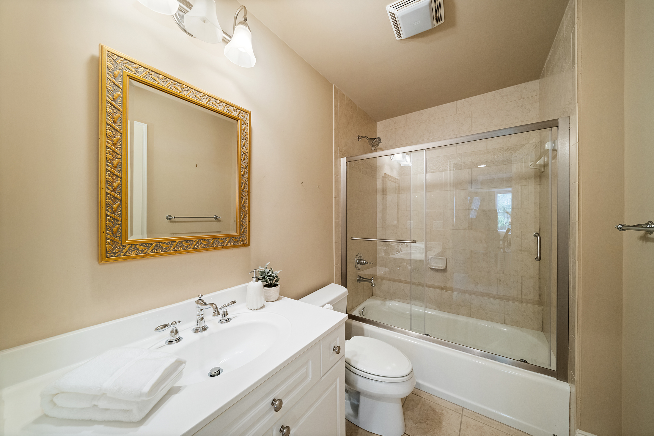  Expansive Living in the Heart of Fieldstone Farms - 物件實景