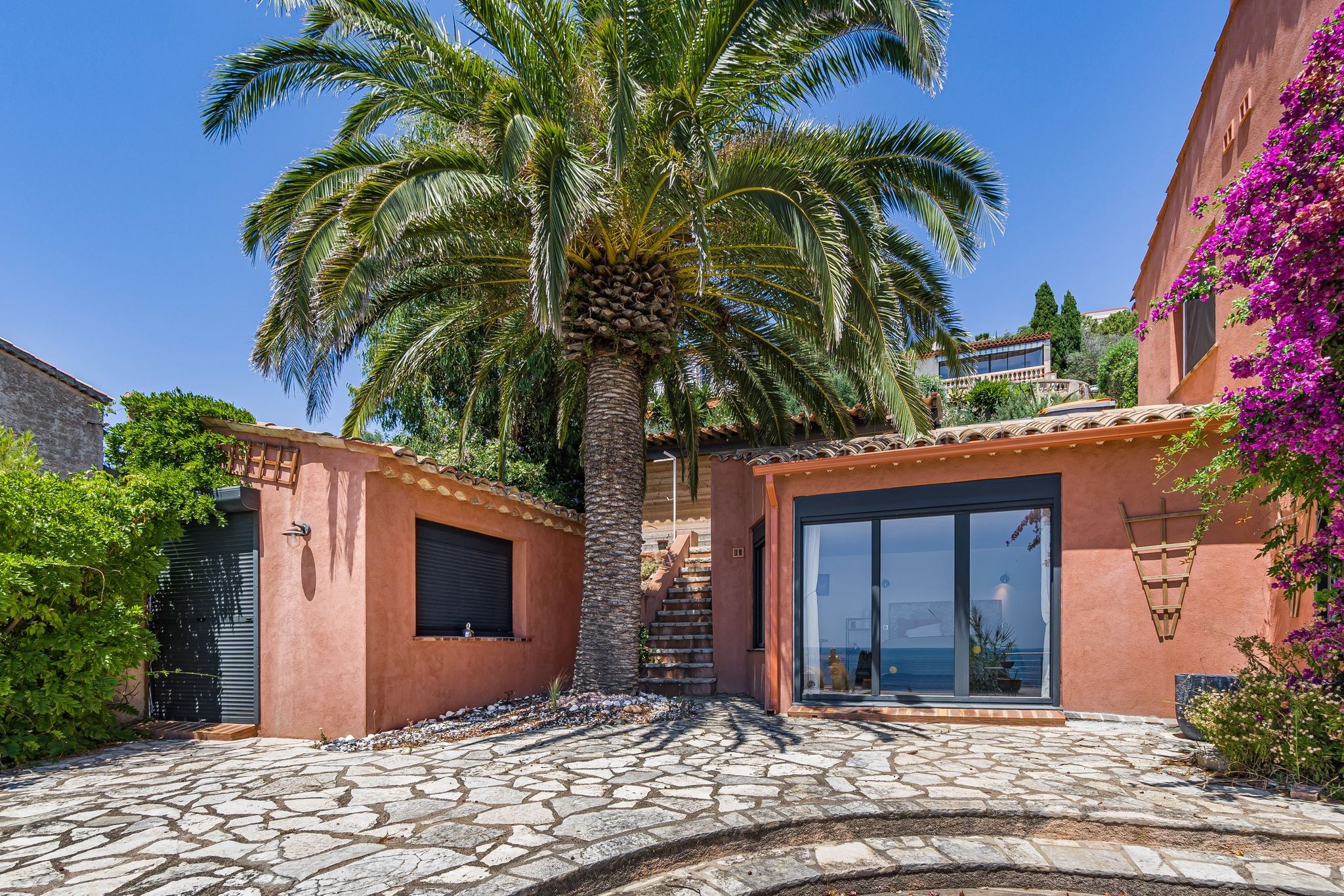 Anthéor, contemporary villa for sale, panoramic Mediterranean views, pool and l… - 物件實景