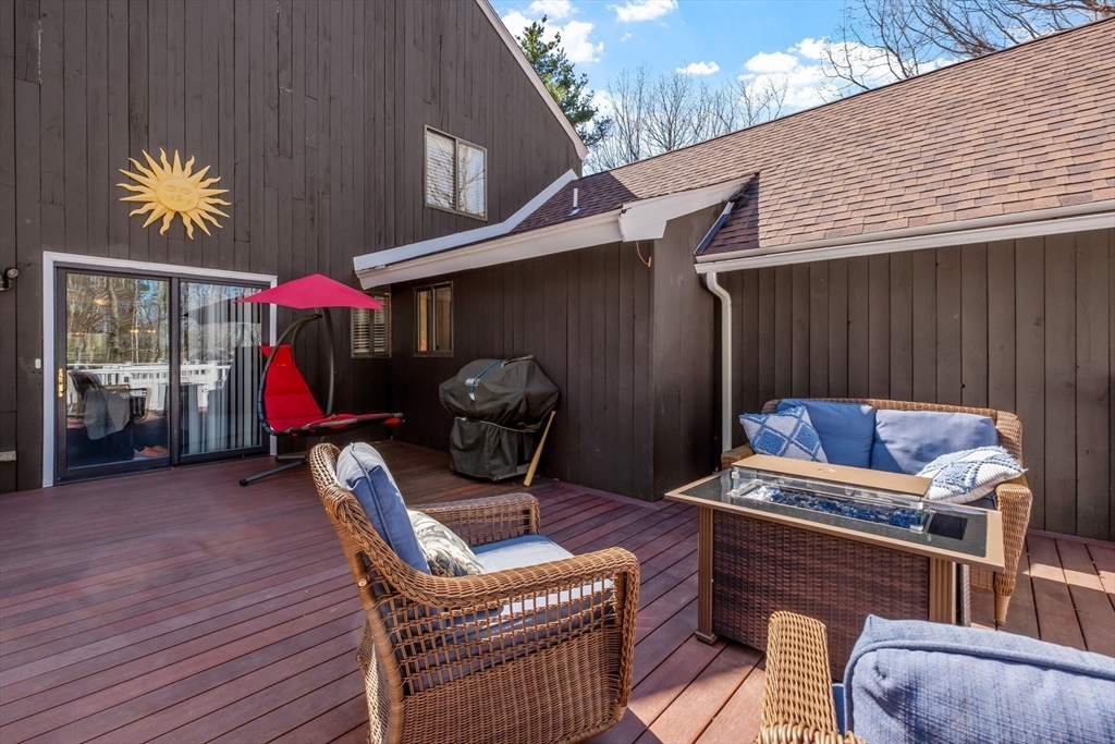 Derry, New Hampshire, 03038, United States, 3 Bedrooms Bedrooms, ,3 BathroomsBathrooms,Residential,For Sale,1928309