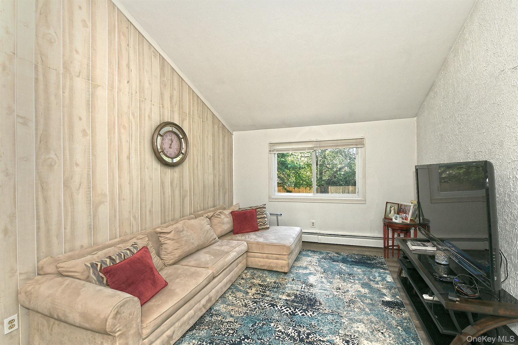 Medford, New York, 11763, United States, 5 Bedrooms Bedrooms, ,2 BathroomsBathrooms,Residential,For Sale,1947086