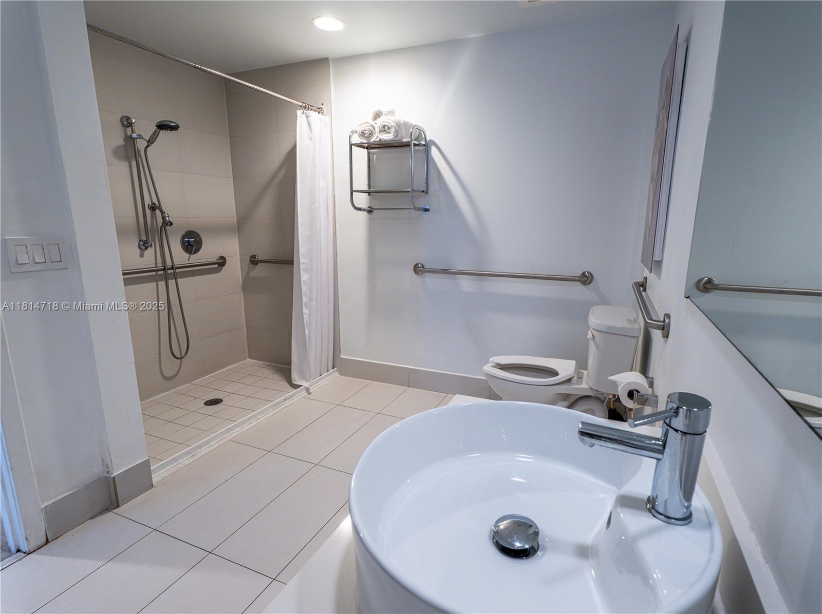 Hallandale Beach, Florida, 33009, United States, 2 Bedrooms Bedrooms, ,2 BathroomsBathrooms,Residential,For Sale,1840698