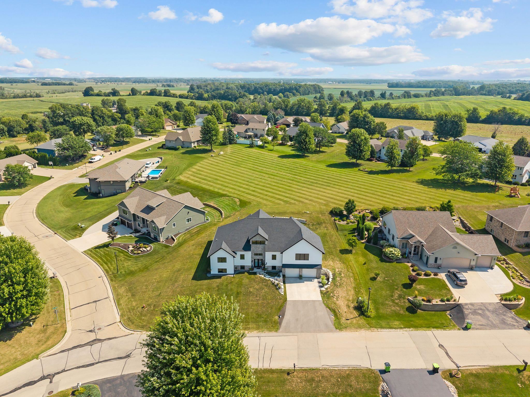 Sherwood, Wisconsin, 54169, United States, 4 Bedrooms Bedrooms, ,4 BathroomsBathrooms,Residential,For Sale,1977461