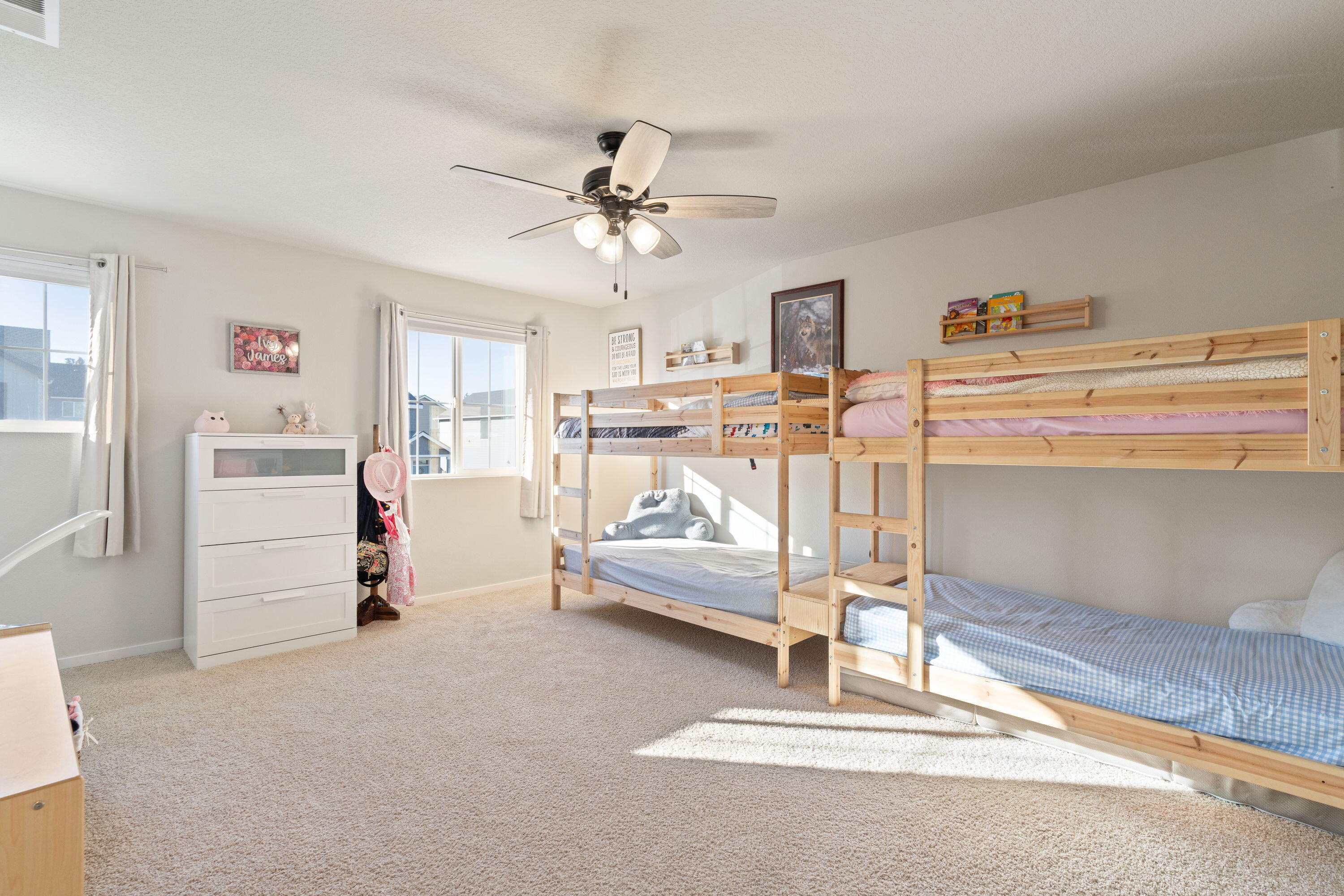 Bend, Oregon, 97702, United States, 5 Bedrooms Bedrooms, ,3 BathroomsBathrooms,Residential,For Sale,1696575