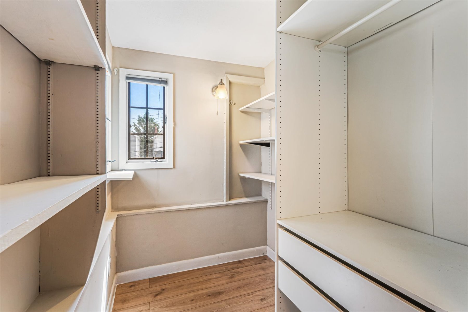  90-43 70th Drive, Forest Hills, NY, 11375 - 物件實景