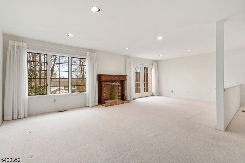 Lambertville City, New Jersey, 08530, United States, 3 Bedrooms Bedrooms, ,3 BathroomsBathrooms,Residential,For Sale,2002902