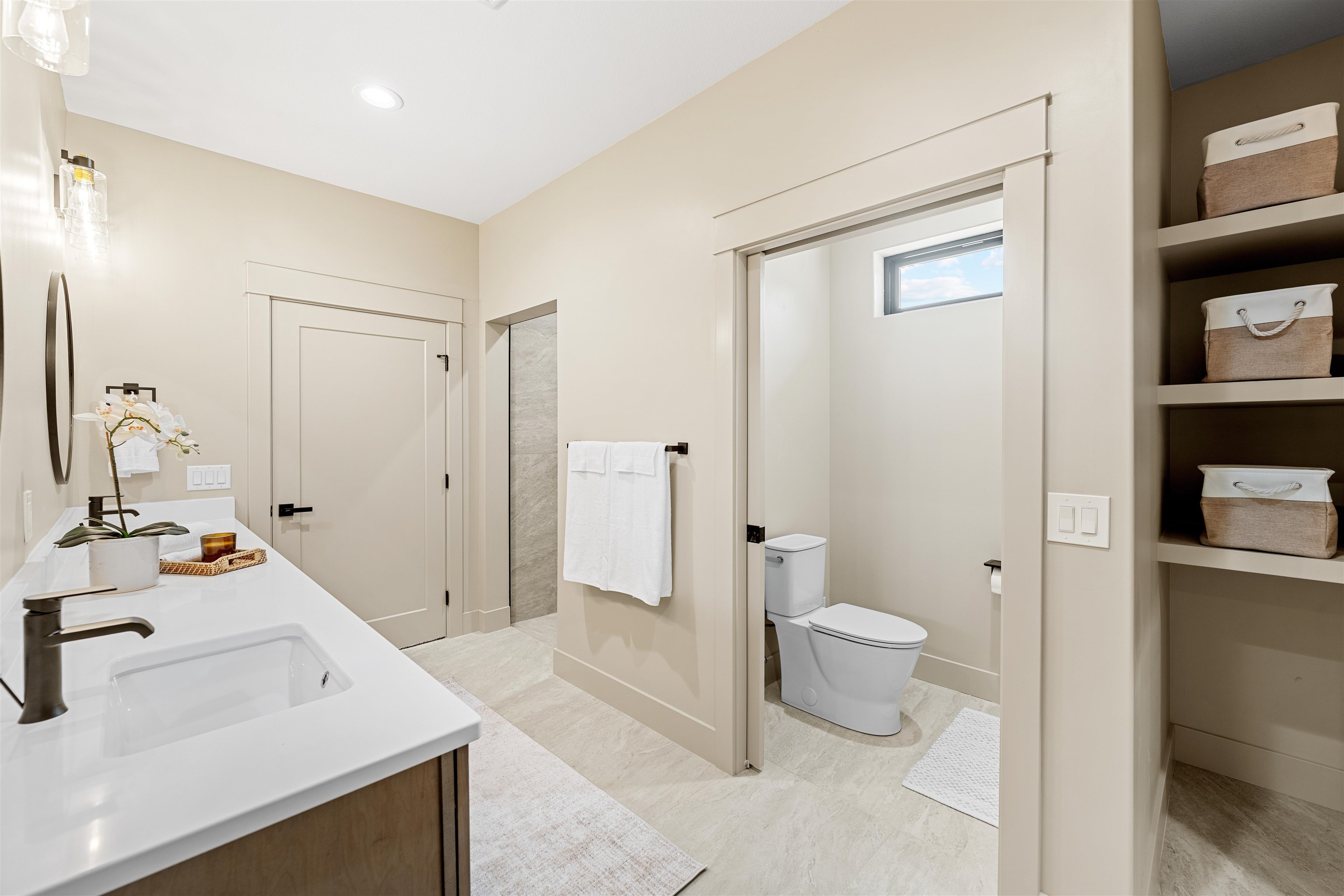 Salina, Kansas, 67401, United States, 3 Bedrooms Bedrooms, ,3 BathroomsBathrooms,Residential,For Sale,1956761