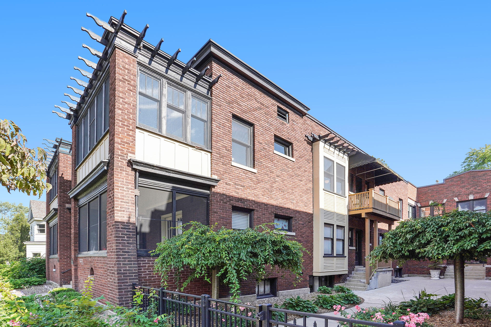 Lyon St, Grand Rapids, MI 49503 #1