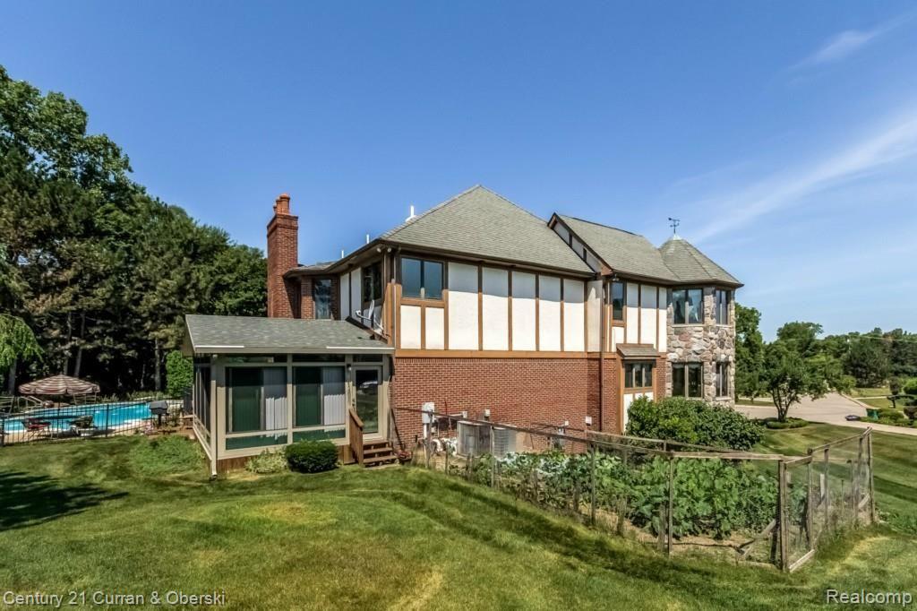 Farmington Hills, Michigan, 48331, United States, 6 Bedrooms Bedrooms, ,7 BathroomsBathrooms,Residential,For Sale,1914340