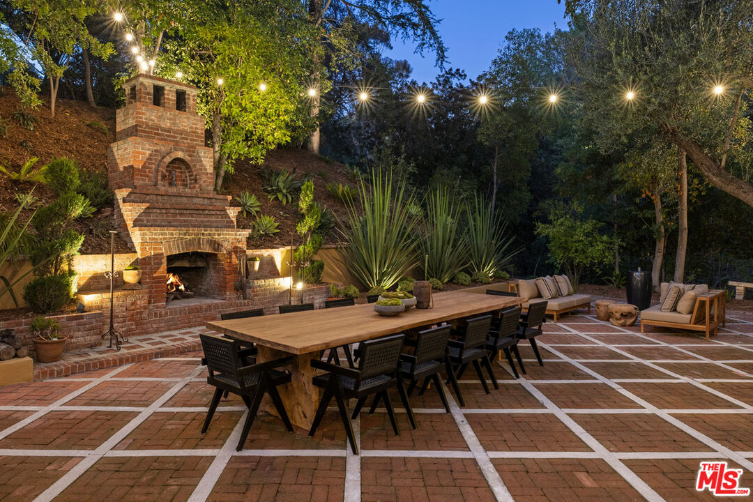 Los Angeles, California, 90065, United States, 5 Bedrooms Bedrooms, ,5 BathroomsBathrooms,Residential,For Sale,1987720