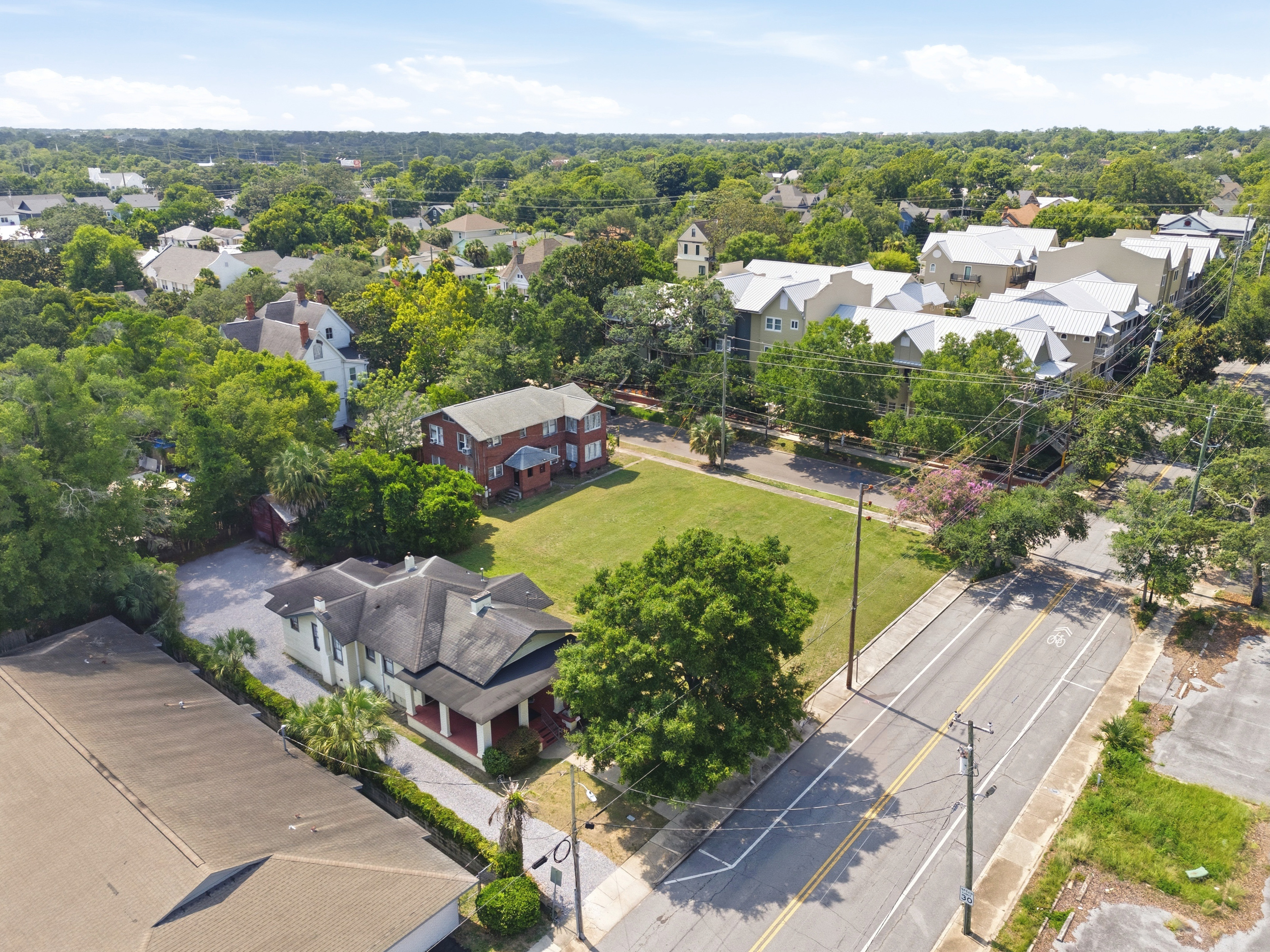  Rare Corner Parcel with Three-Lot Potential in Downton Pensacola - 物件實景