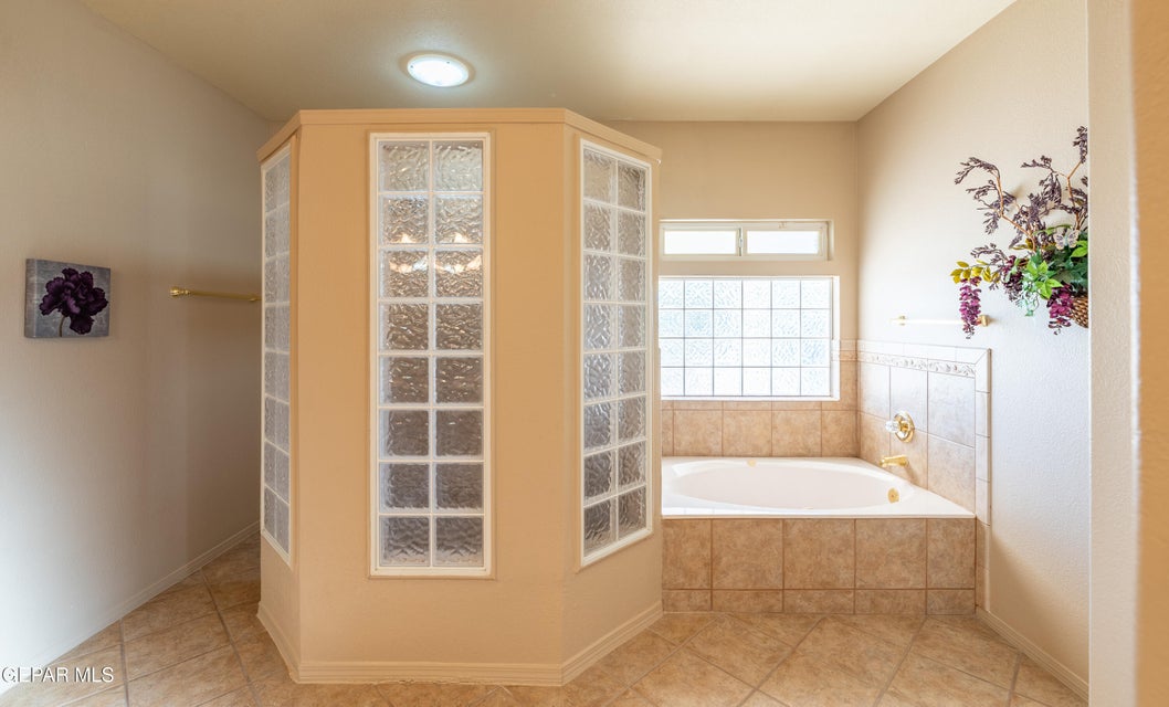 El Paso, Texas, 79912, United States, 4 Bedrooms Bedrooms, ,3 BathroomsBathrooms,Residential,For Sale,1988584