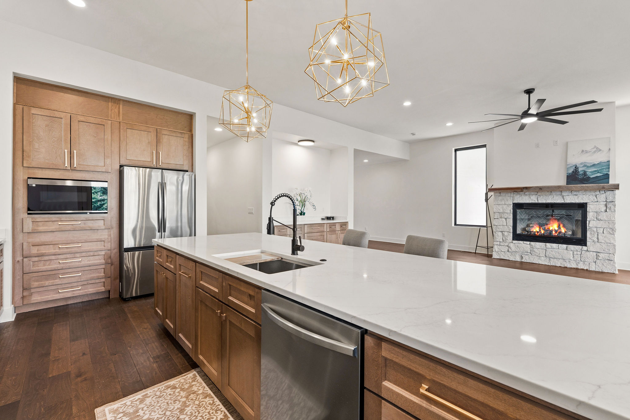  215 Whisper Ridge Drive - 物件實景