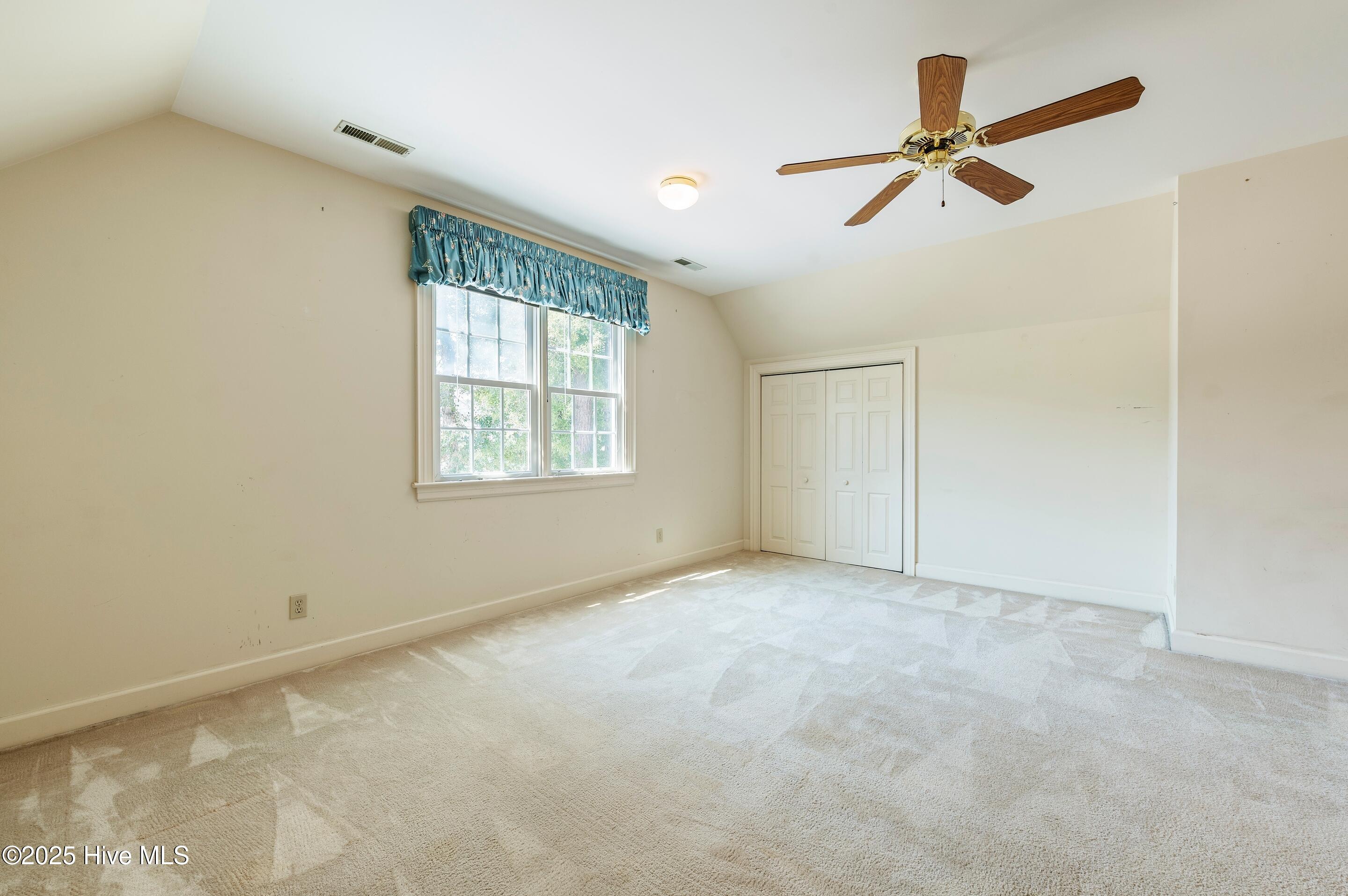 Wilmington, North Carolina, 28409, United States, 3 Bedrooms Bedrooms, ,4 BathroomsBathrooms,Residential,For Sale,1942177
