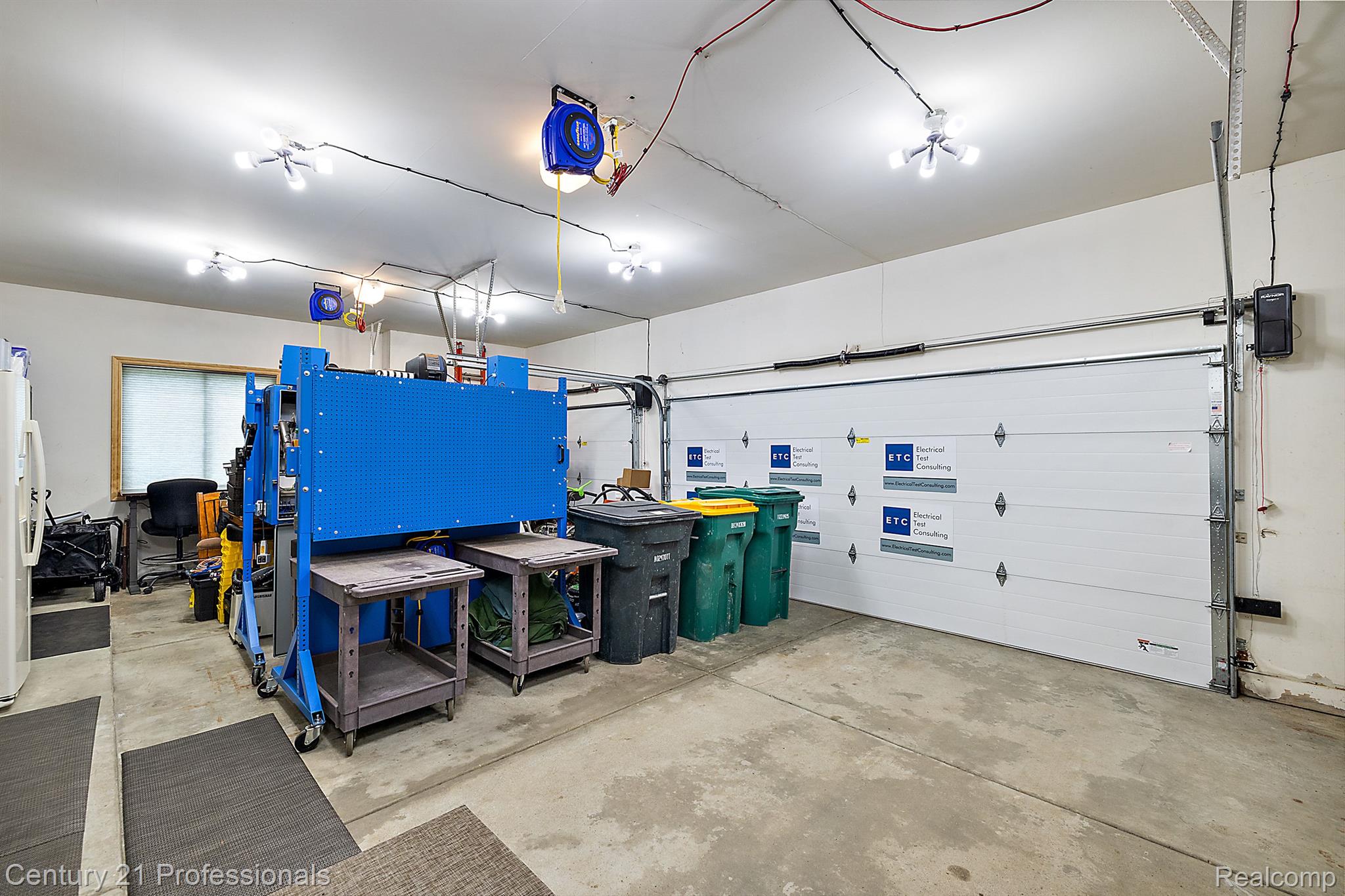 Davisburg, Michigan, 48350, United States, 5 Bedrooms Bedrooms, ,4 BathroomsBathrooms,Residential,For Sale,1978362