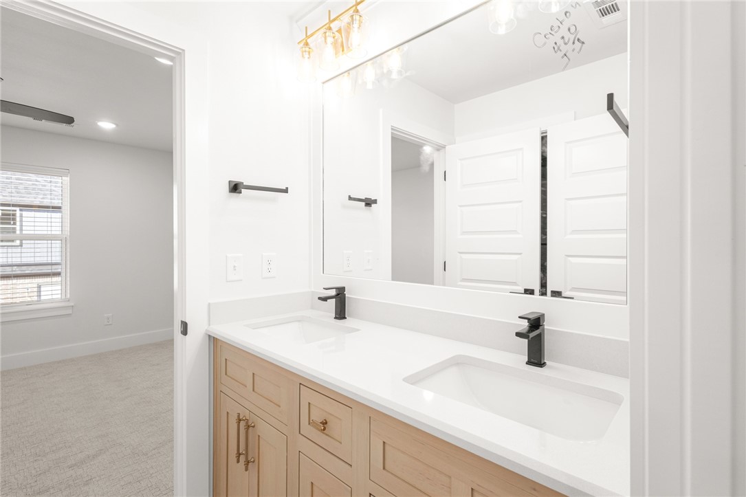 Centerton, Arkansas, 72719, United States, 4 Bedrooms Bedrooms, ,4 BathroomsBathrooms,Residential,For Sale,1991183