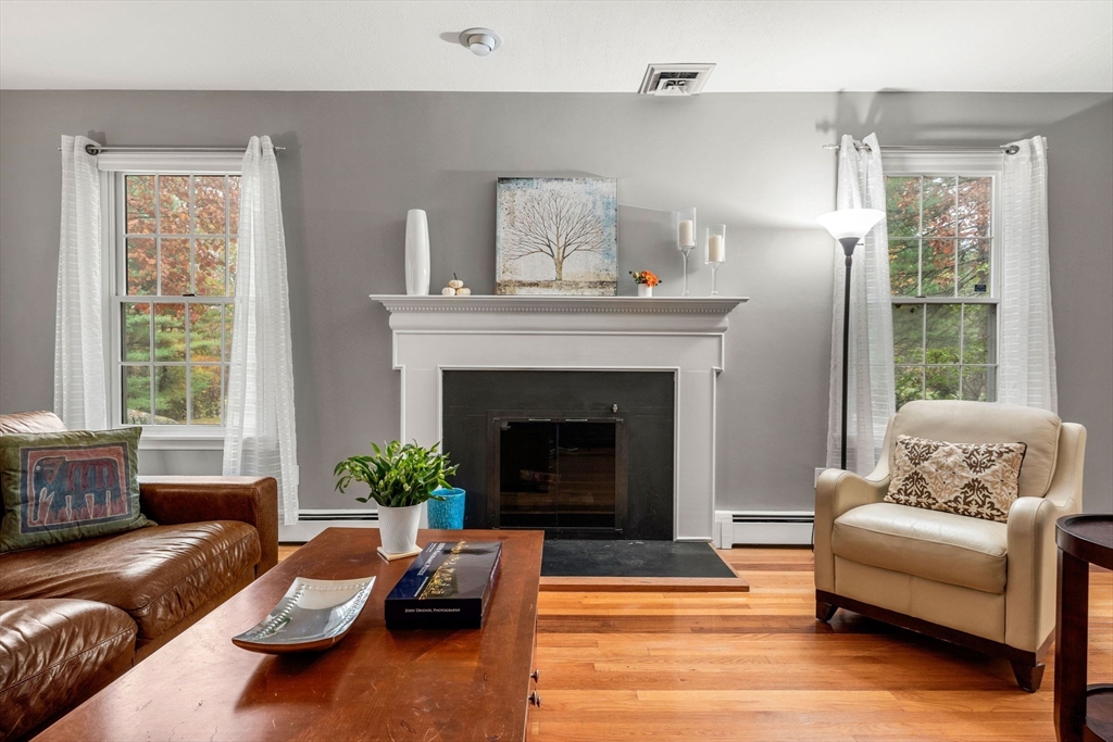 Andover, Massachusetts, 01810, United States, 4 Bedrooms Bedrooms, ,3 BathroomsBathrooms,Residential,For Sale,1987628