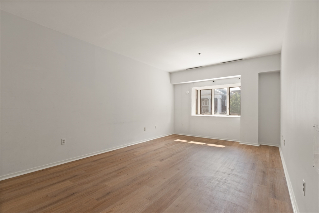 Brookline, Massachusetts, 02446, United States, 2 Bedrooms Bedrooms, ,2 BathroomsBathrooms,Residential,For Sale,1920109