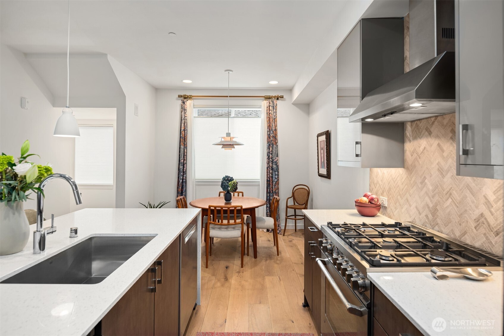 Seattle, Washington, 98122, United States, 2 Bedrooms Bedrooms, ,1 BathroomBathrooms,Residential,For Sale,1896236