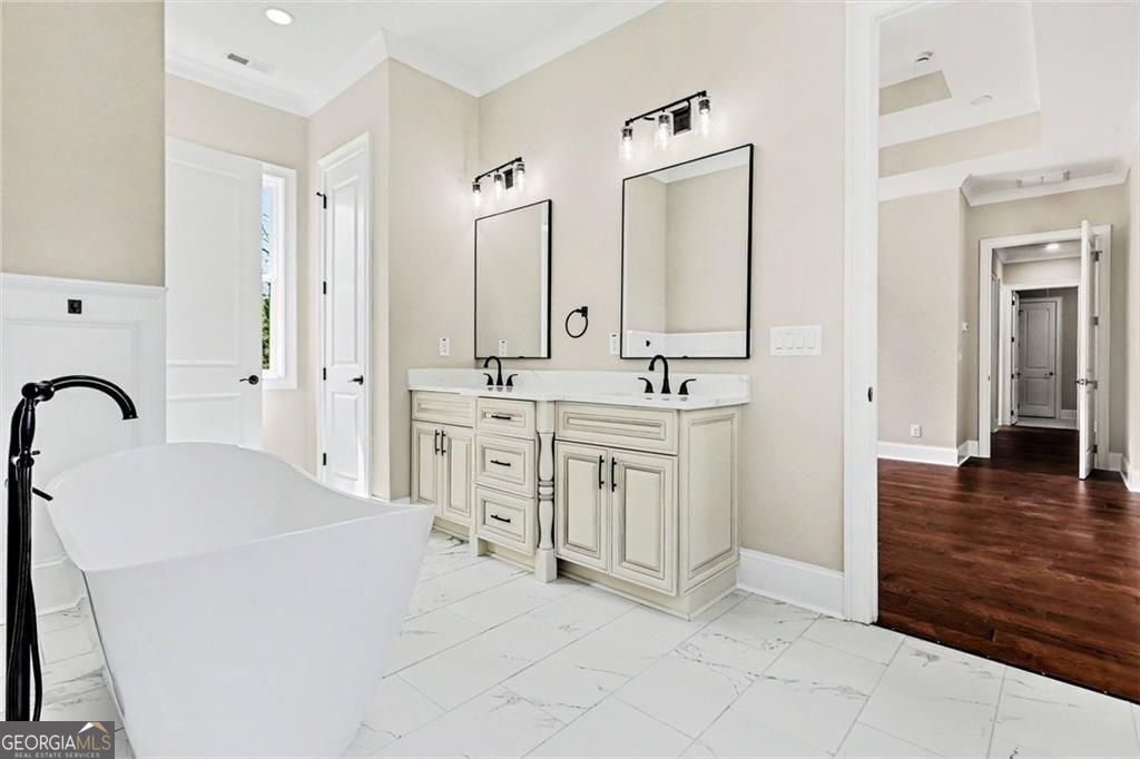 Atlanta, Georgia, 30349, United States, 4 Bedrooms Bedrooms, ,4 BathroomsBathrooms,Residential,For Sale,2033657