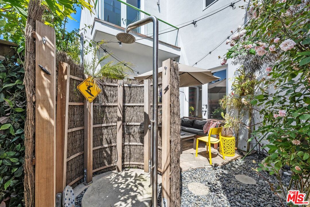 Venice, California, 90291, United States, 4 Bedrooms Bedrooms, ,4 BathroomsBathrooms,Residential,For Sale,1926607