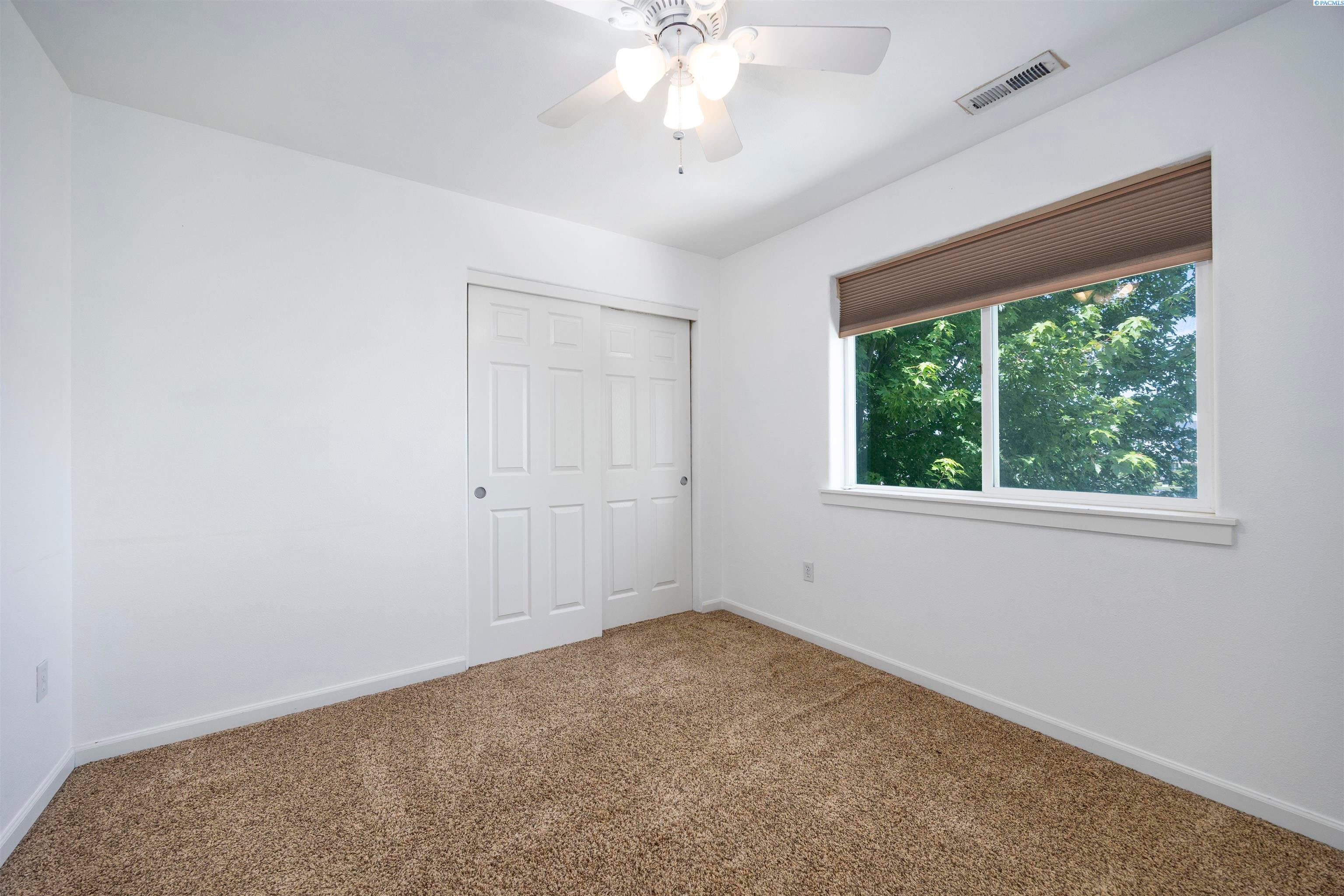 Pasco, Washington, 99301, United States, 5 Bedrooms Bedrooms, ,3 BathroomsBathrooms,Residential,For Sale,1921560