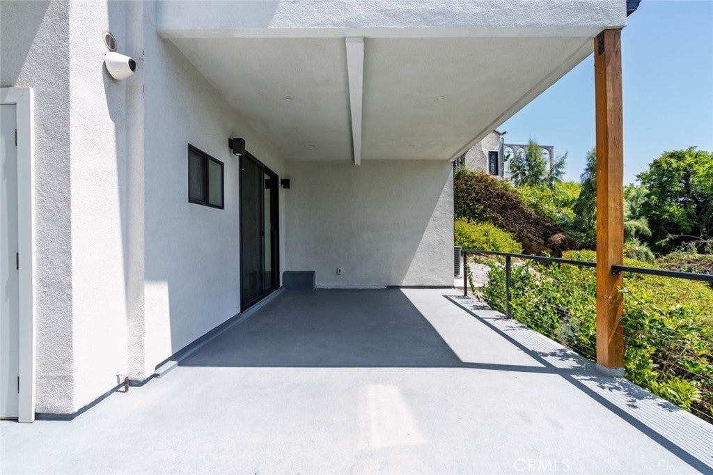 Los Angeles, California, 90026, United States, 3 Bedrooms Bedrooms, ,3 BathroomsBathrooms,Residential,For Sale,2040184