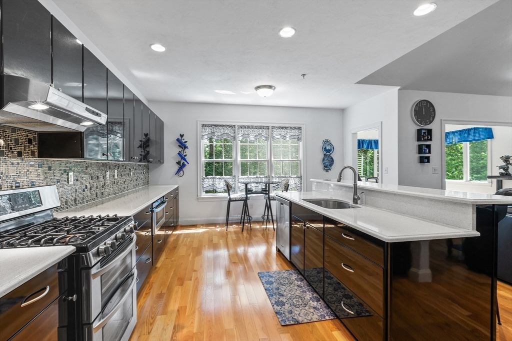 Westford, Massachusetts, 01886, United States, 3 Bedrooms Bedrooms, ,4 BathroomsBathrooms,Residential,For Sale,1923619