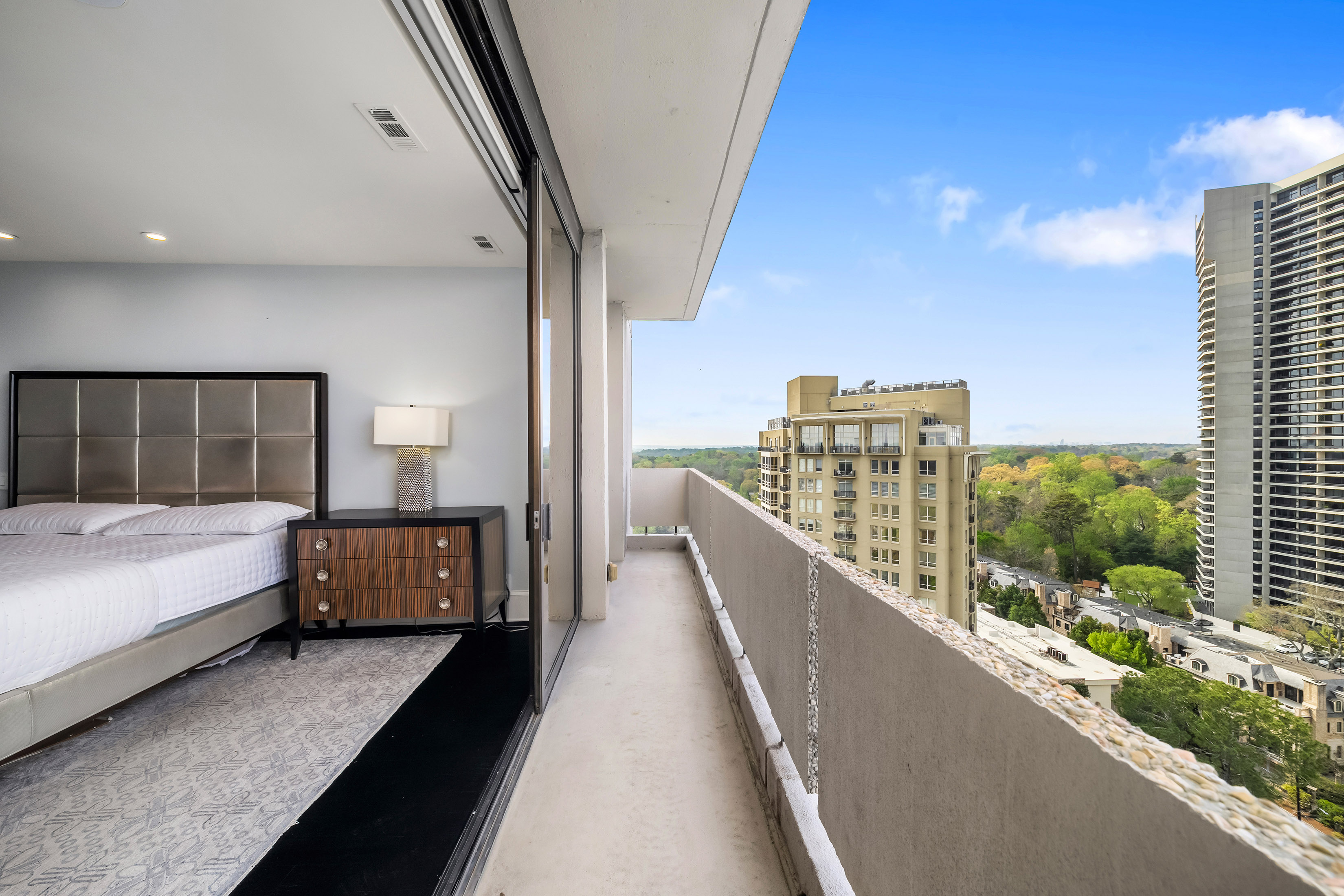  Fully Renovated Residence with Stunning Skyline Views - 物件實景