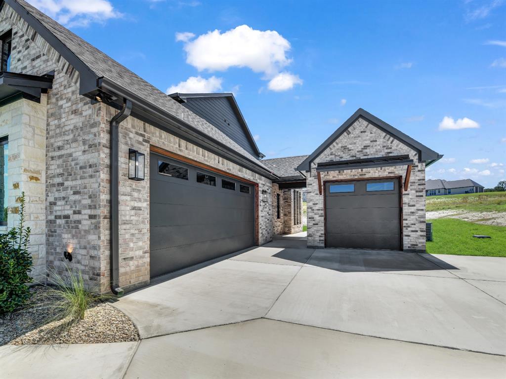 Weatherford, Texas, 76087, United States, 4 Bedrooms Bedrooms, ,4 BathroomsBathrooms,Residential,For Sale,1981455