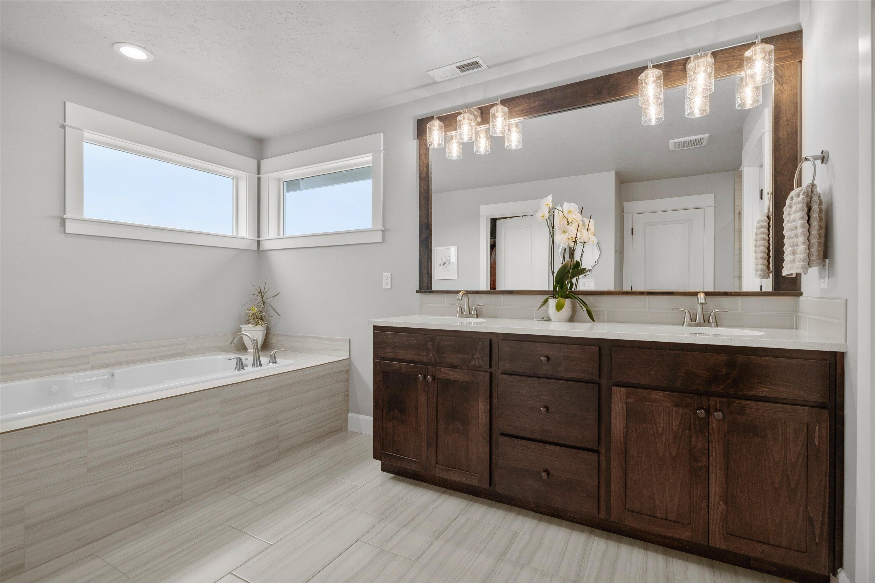 Redmond, Oregon, 97756, United States, 4 Bedrooms Bedrooms, ,3 BathroomsBathrooms,Residential,For Sale,1982797