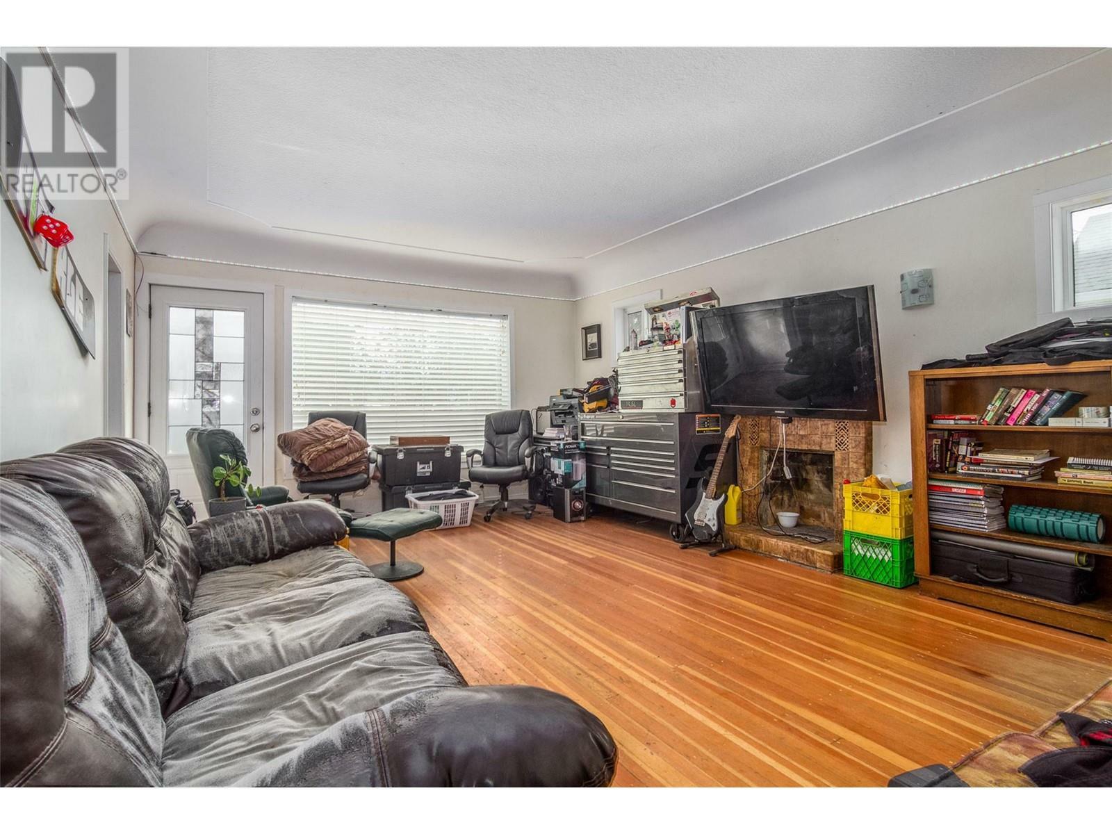 KELOWNA, British Columbia, V1Y 5P7, CA, 3 Bedrooms Bedrooms, ,1 BathroomBathrooms,Residential,For Sale,1837730
