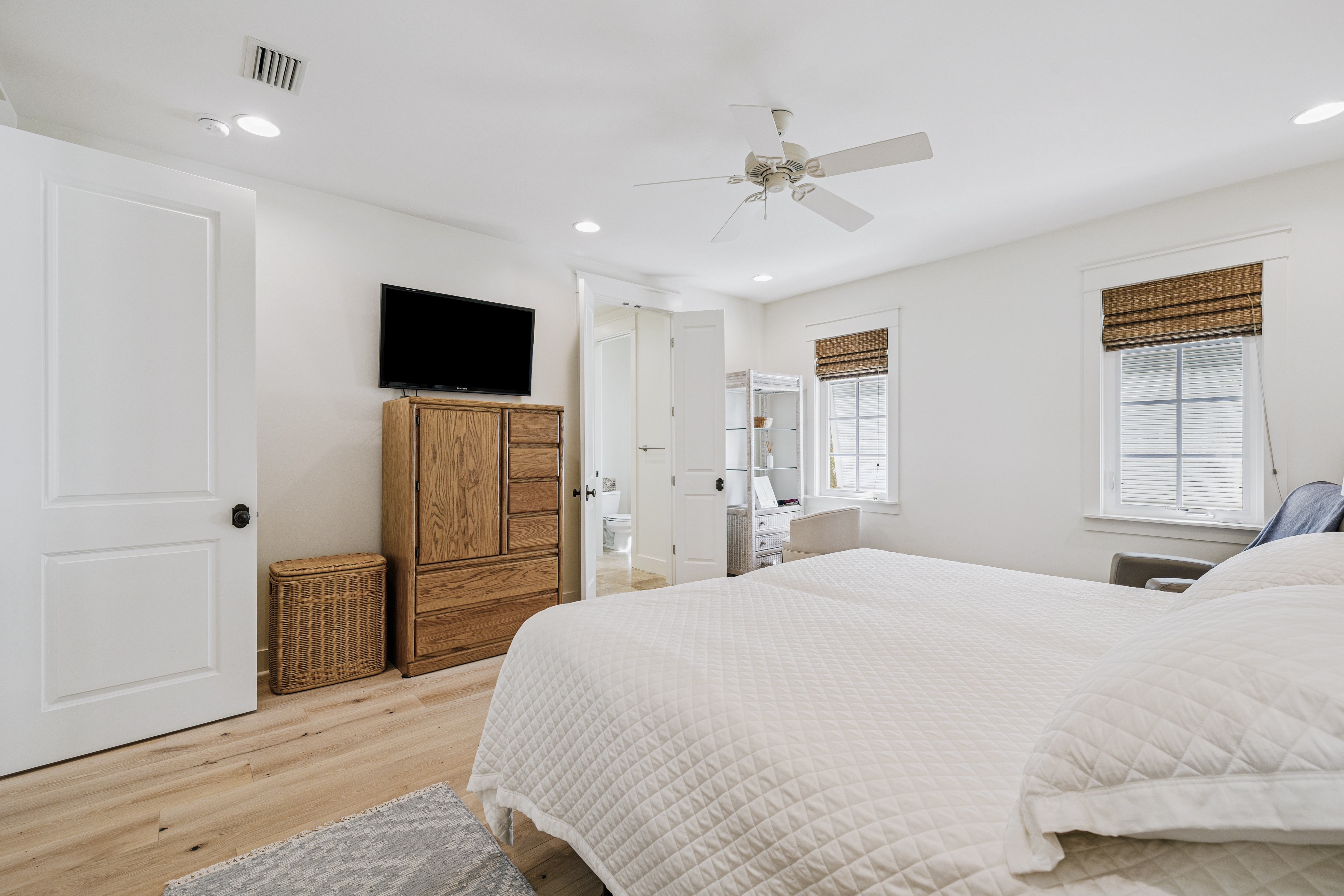  Timless Sophistication With Modern Updates In Hidden Gem Community - 物件實景