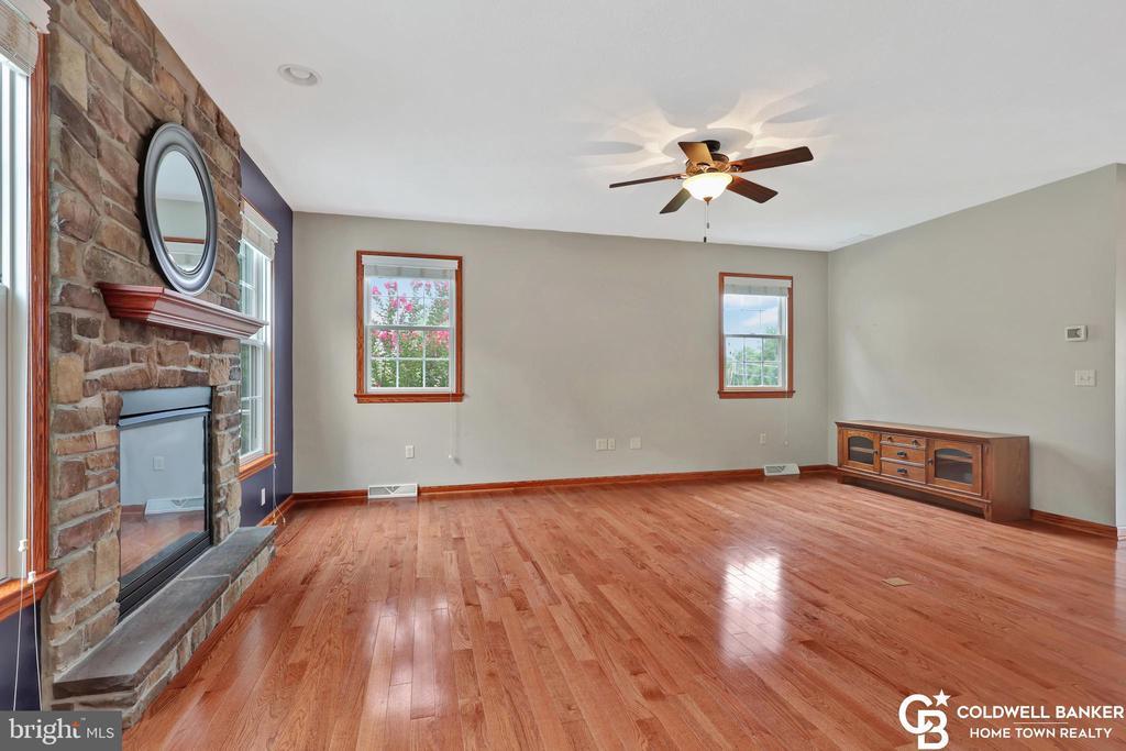 RIDGELEY, West Virginia, 26753, United States, 4 Bedrooms Bedrooms, ,3 BathroomsBathrooms,Residential,For Sale,1940316