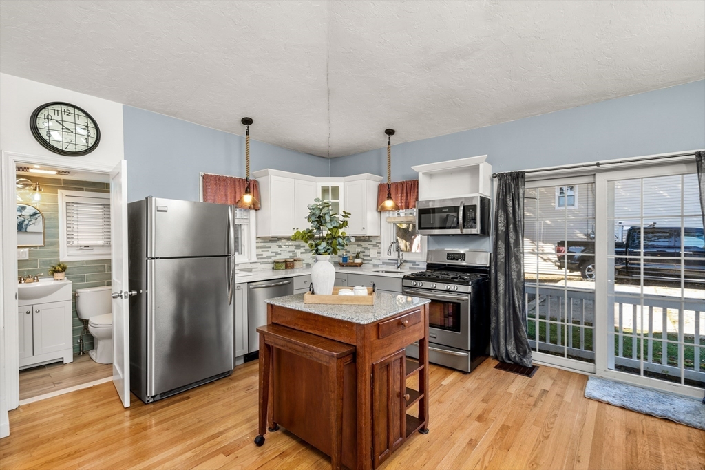 Nahant, Massachusetts, 01908, United States, 1 Bedroom Bedrooms, ,1 BathroomBathrooms,Residential,For Sale,1963982