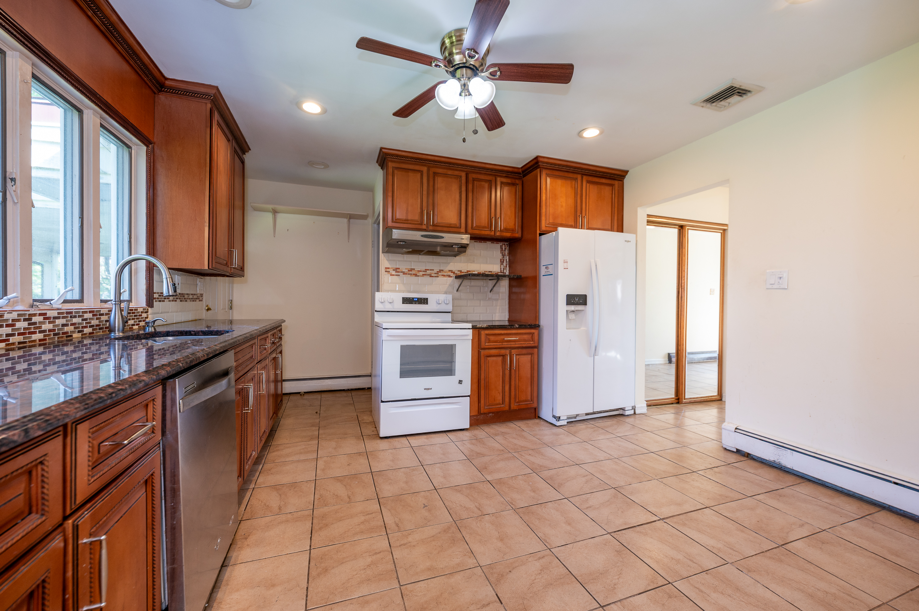  167 Maple Avenue, East Meadow, NY, 11554 - 物件實景