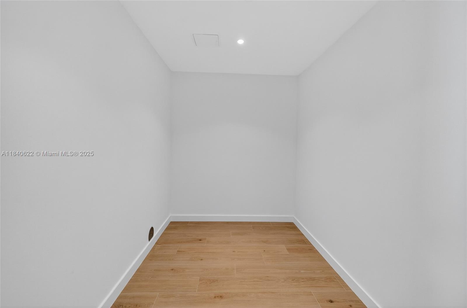 Miami, Florida, 33133, United States, 4 Bedrooms Bedrooms, ,4 BathroomsBathrooms,Residential,For Sale,1898315