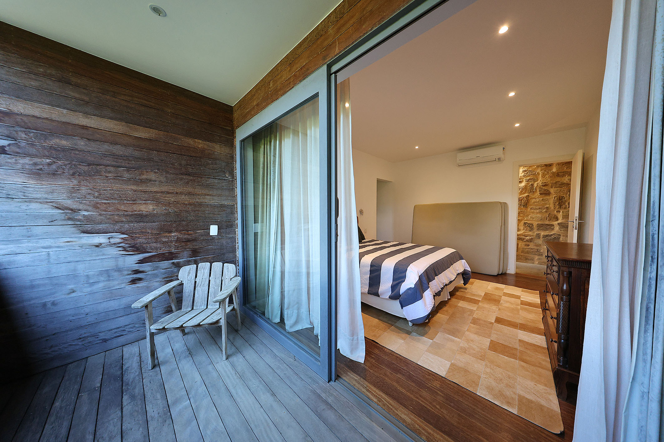  Contemporary estate immersed in nature with panoramic lake views - 物件實景