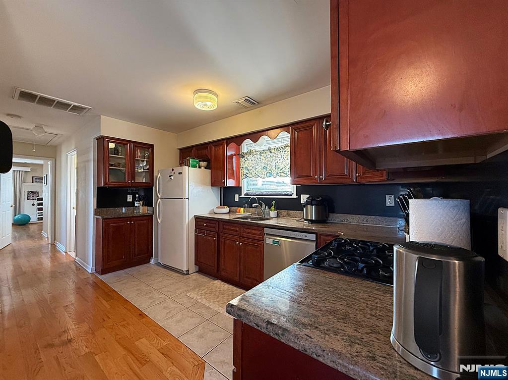 Harrison, New Jersey, 07029, United States, 5 Bedrooms Bedrooms, ,5 BathroomsBathrooms,Residential,For Sale,1985698