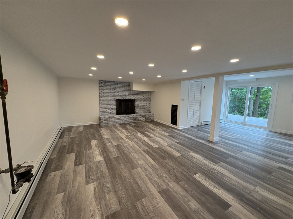 Lowell, Massachusetts, 01852, United States, 4 Bedrooms Bedrooms, ,3 BathroomsBathrooms,Residential,For Sale,1885634