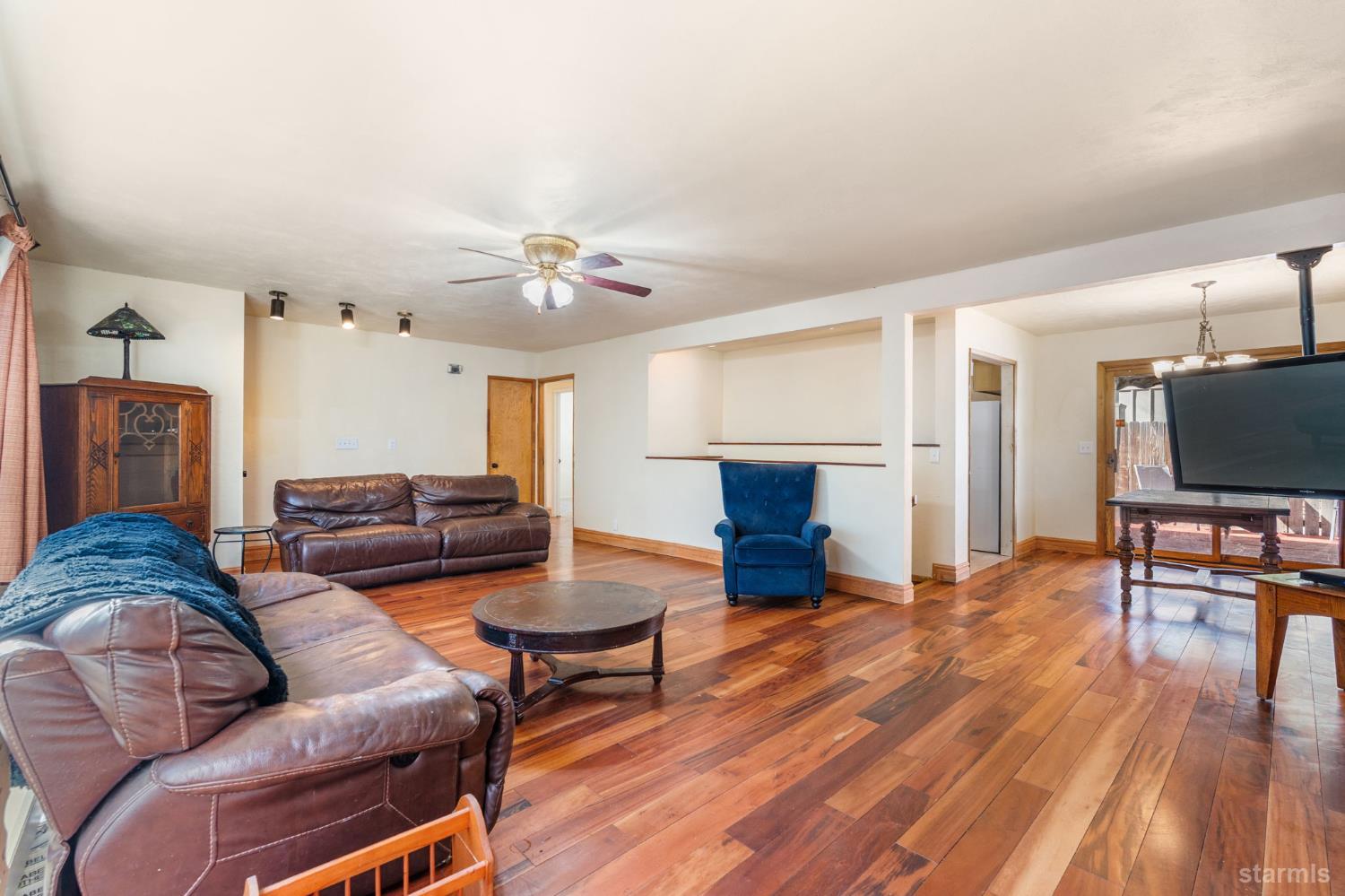 South Lake Tahoe, California, 96150, United States, 3 Bedrooms Bedrooms, ,2 BathroomsBathrooms,Residential,For Sale,1998204